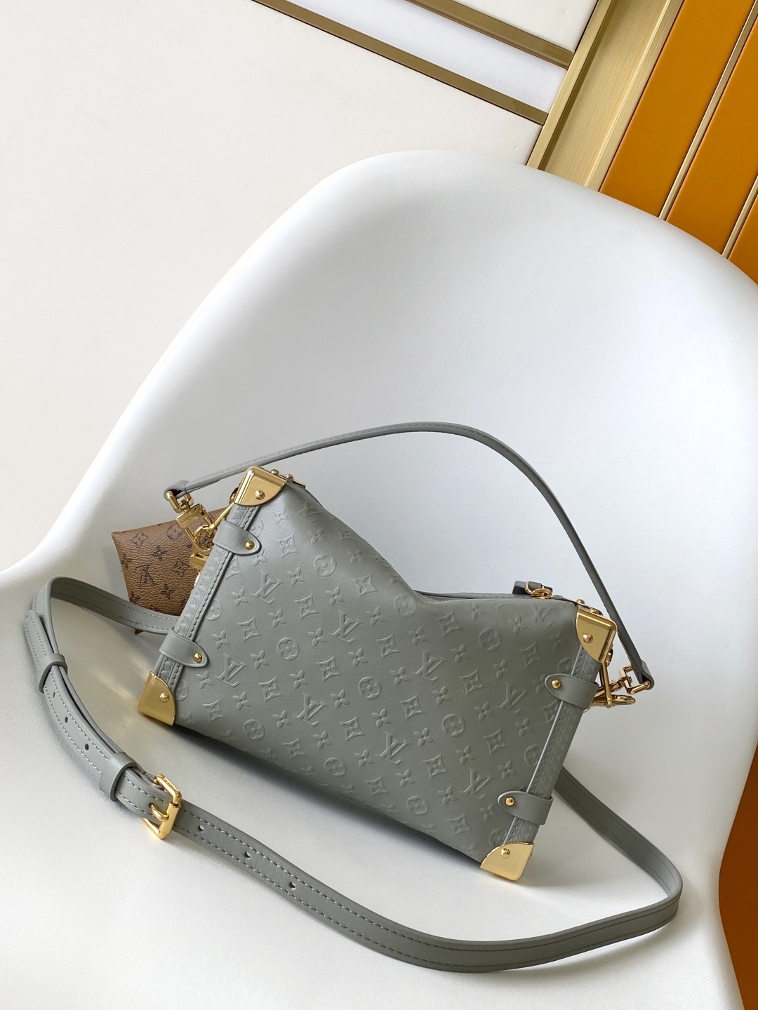 LV Side Trunk M25602 Size：23.5x16x8.5cm