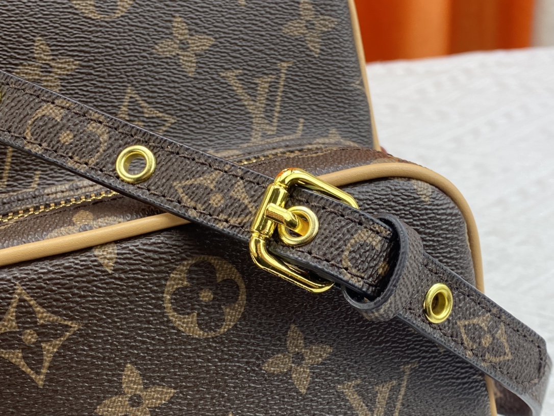 Woman’s Handbag 7.9″x5.9″x3.9″ BB-9180001000744