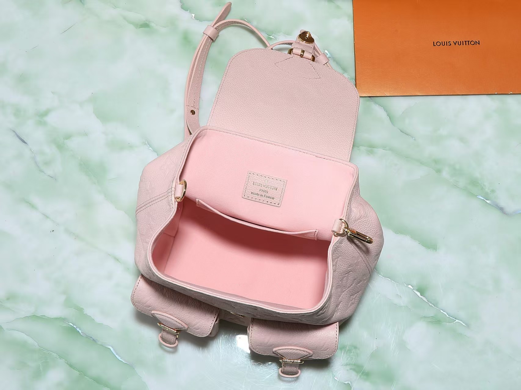 LV Backpack 20x22x14cm