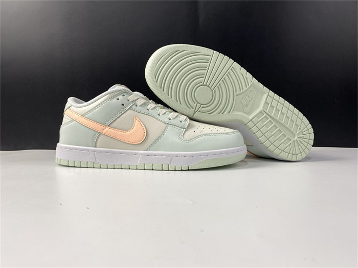 NK Dunk Low Barely Green DD1503-104