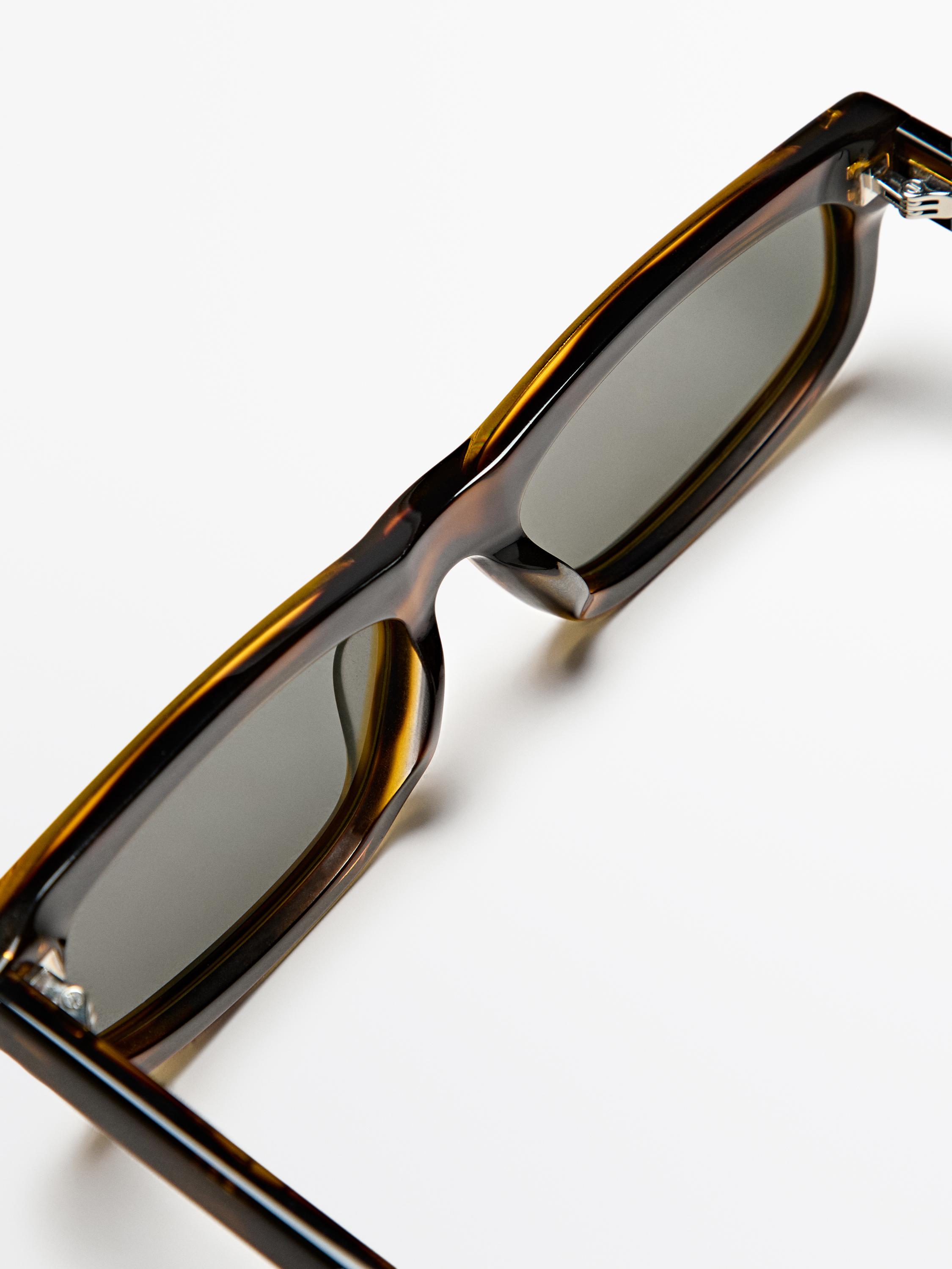 Gafas de sol estrechas
