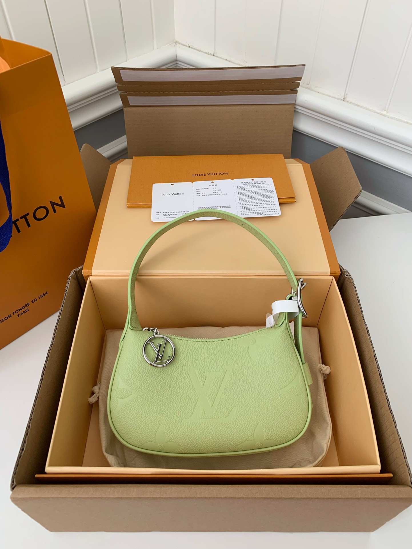 LV 23 MINI MOON  20.5*11*5cm