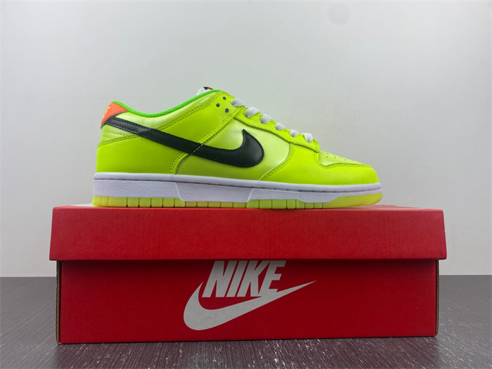 NK Dunk Low “Glow in the Dark” FJ4610-702