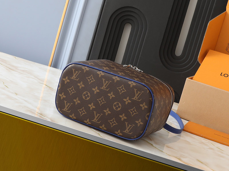 9.4″x5.5″x6.7″ Brown prints Blue Linning makeup bag with Adjustable Straps BB-921474