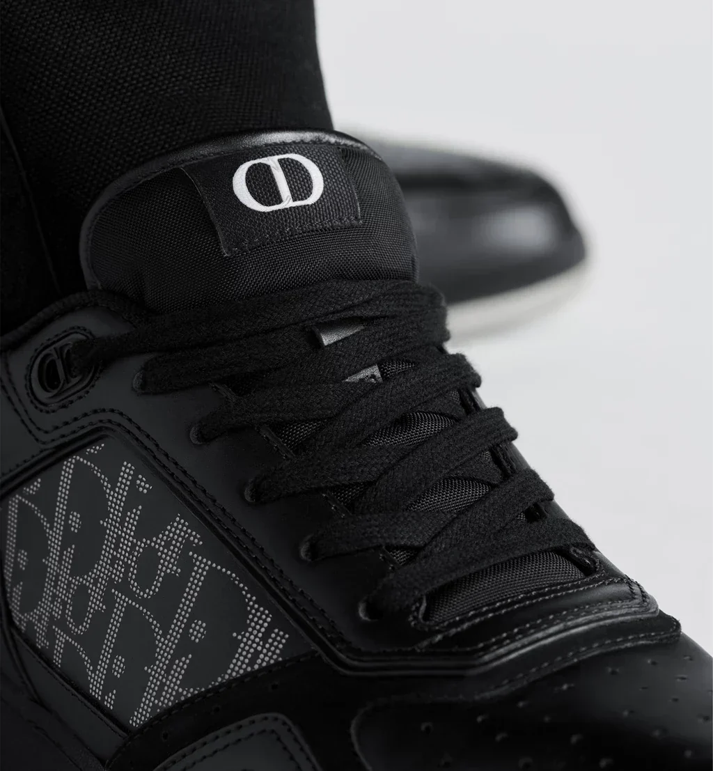 DR B27 Uptown Low-Top Sneaker