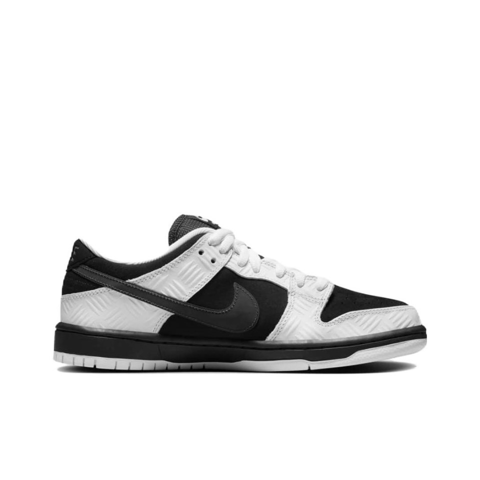 TIGHTBOOTH × Nike SB Dunk Low 