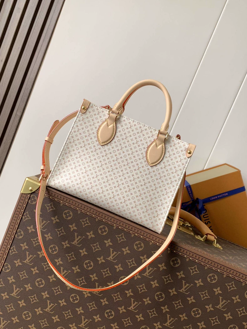 LOUIS VUITTON M15138 OnTheGo PM