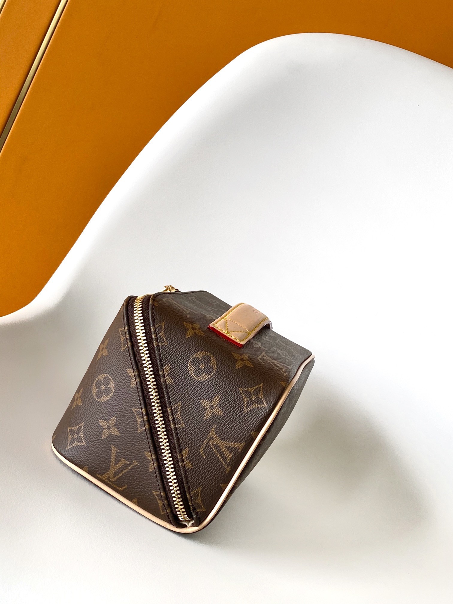 LV TOILETRY BAG M11750 Size：24x13x13cm