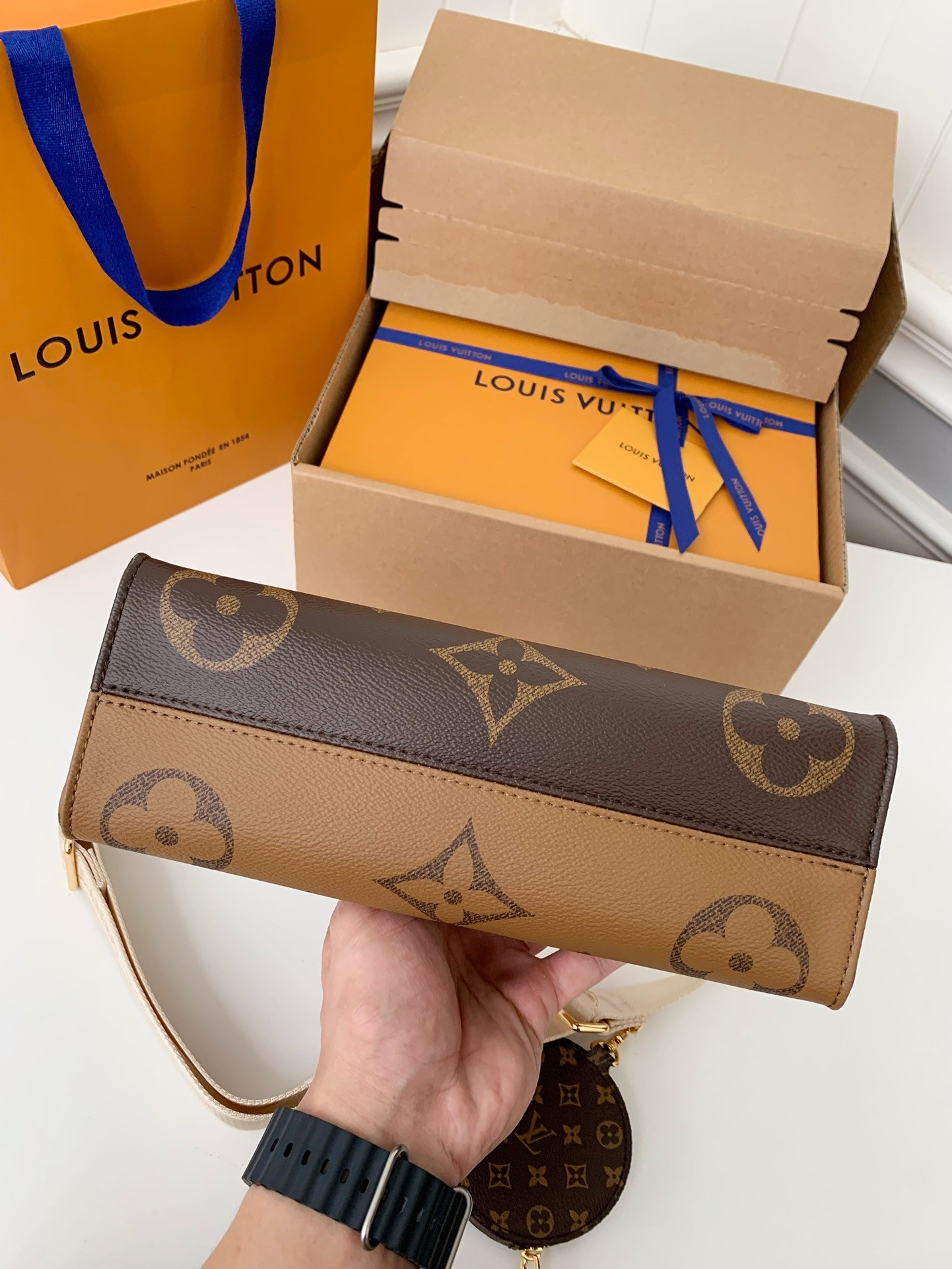 LV Onthego Eat-West  25*13*10cm