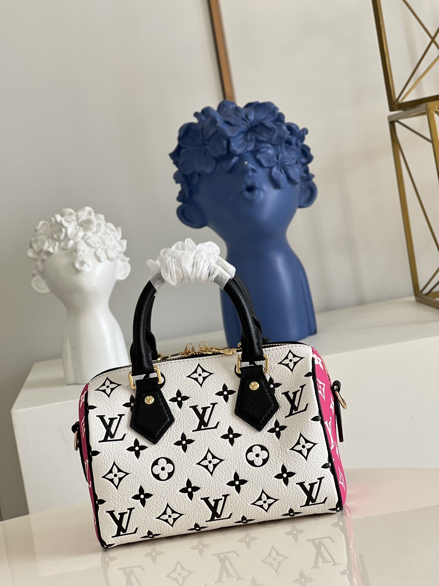 LV Speedy Bandoulière 20 M46088 Size：20.5x13.5x12cm