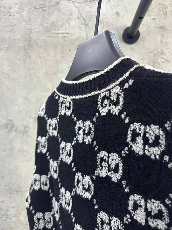 Round neck letter thick wool cardigan MY-93214