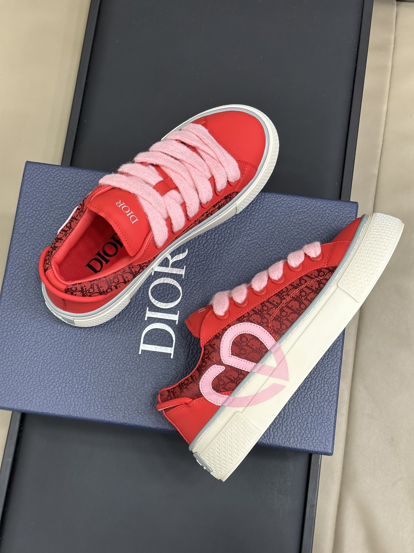 DR New B33 Sneaker