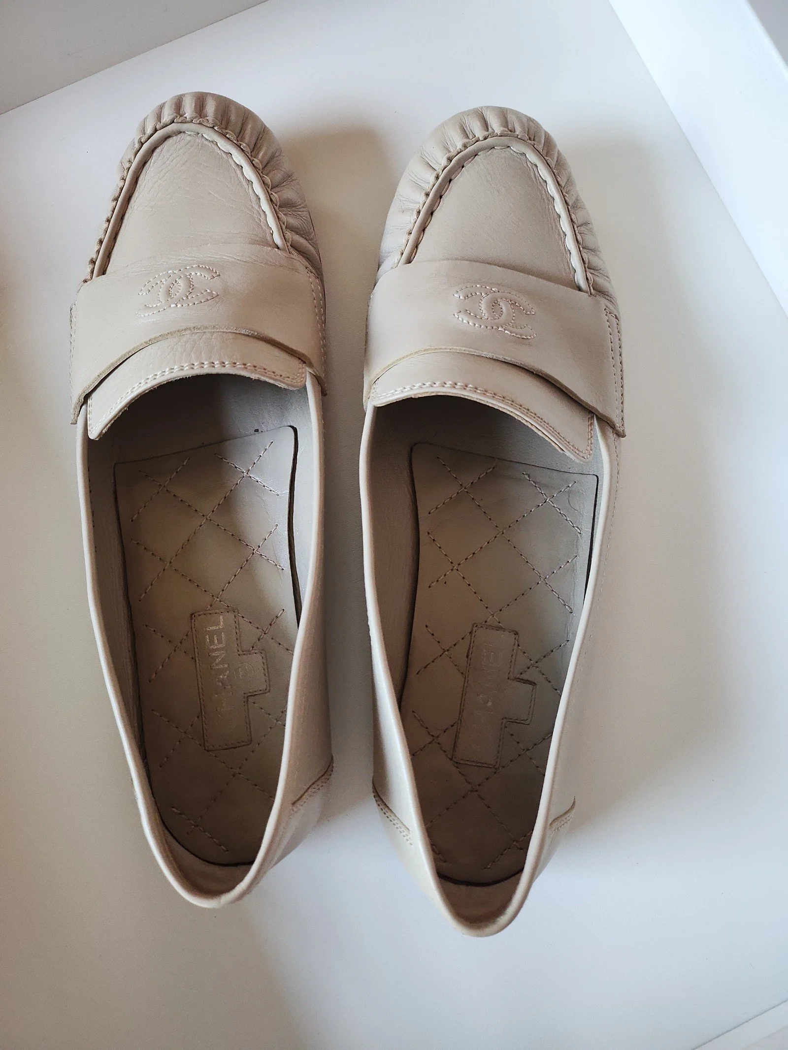 CHANEL CC Logo Loafers