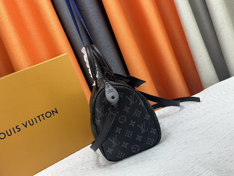 Small: 9.8″x5.9″x5.9″ Medium: 11.8″x9.8″x7.9″ Big: 17.7″x10.2″x9.1″ Black Leather Handbag with small pocket Adjustable Strap BB-921465