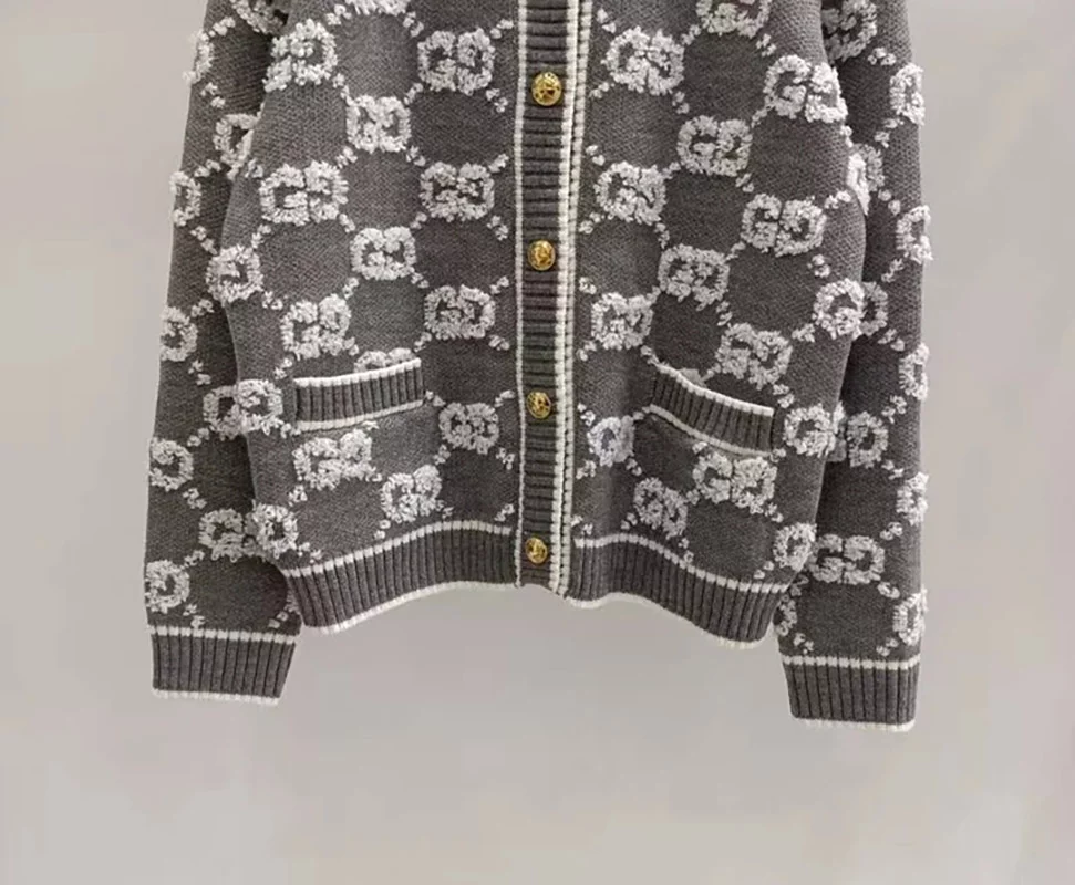 Round neck letter thick wool cardigan MY-93213
