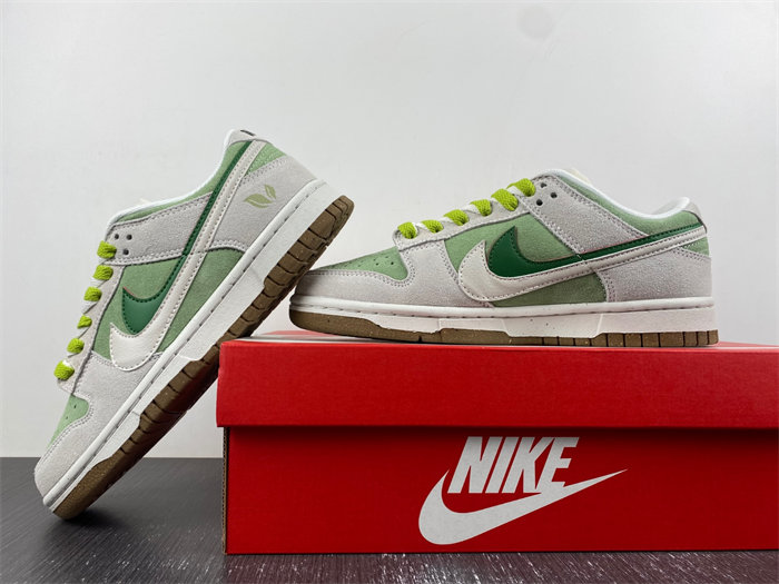 NK Dunk Low SWOOSH D09457-100