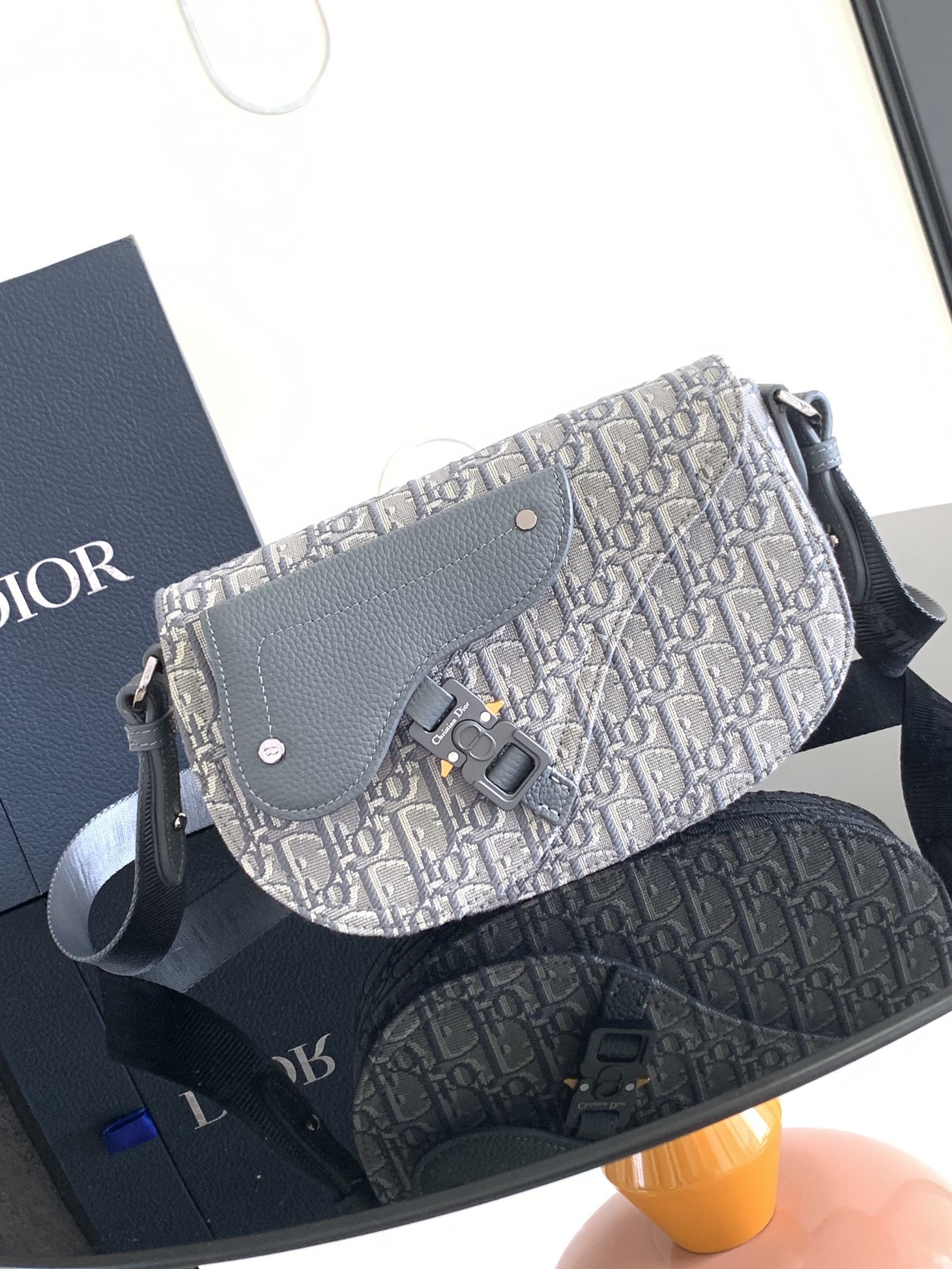 DR Shoulder bag Size：24*16.5*5.5CM