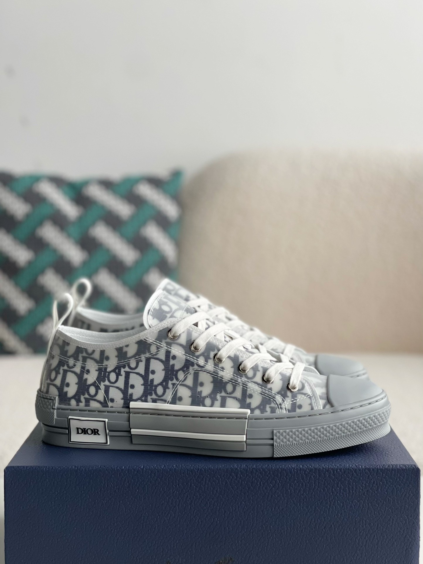 DR B23  oblique Sneaker