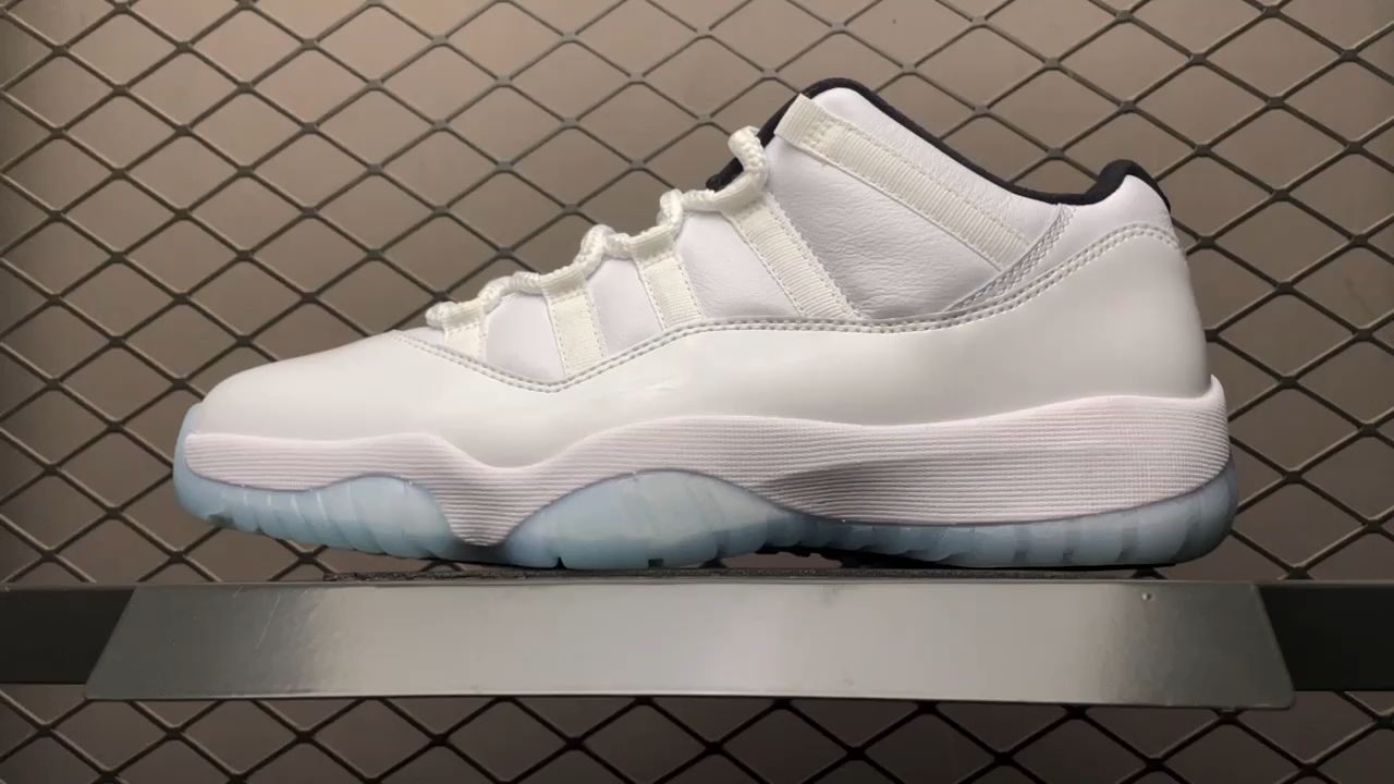 JRD 11 Retro Low Legend Blue AV2187-117