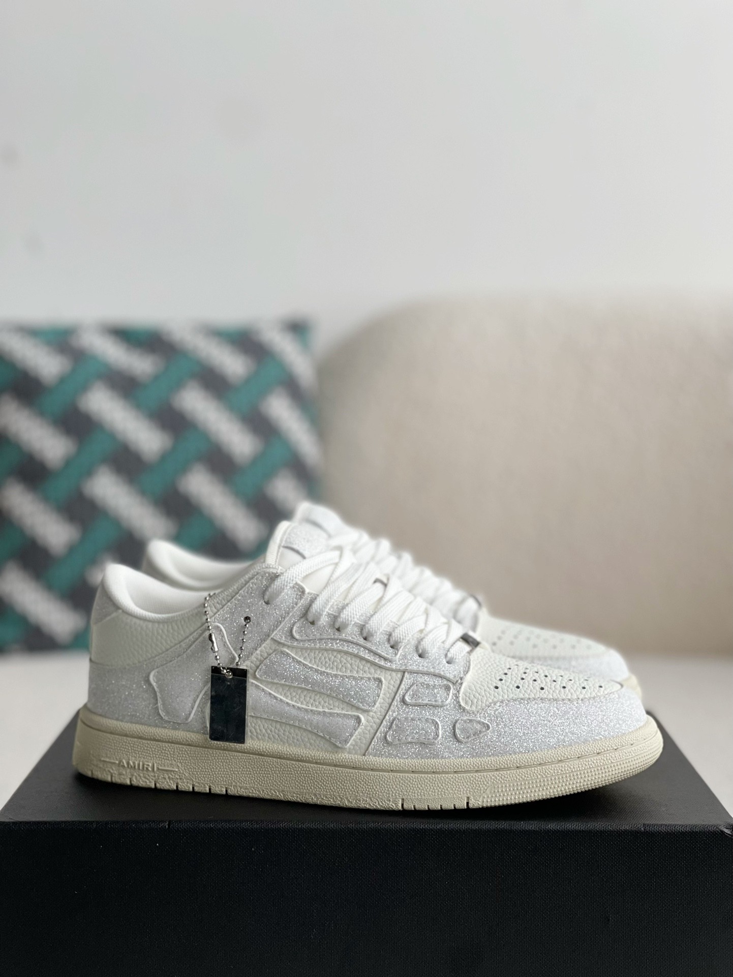 AMRI Bone Sneakers