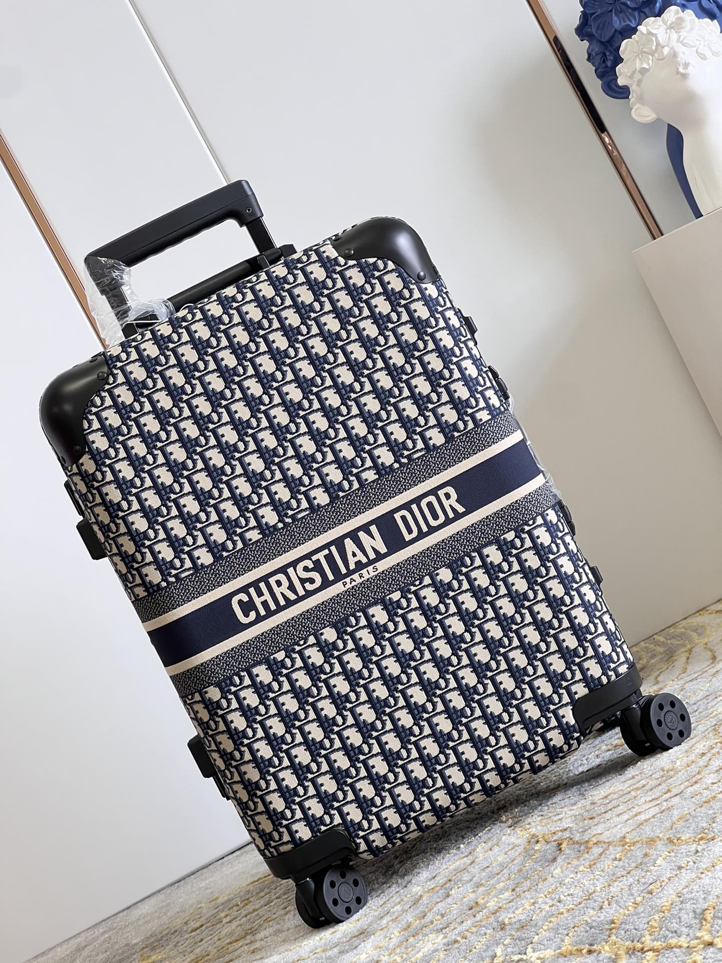 DR Suitcase Size：35x23x53cm