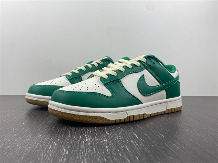NK Dunk Low Malachite University Gold FB7173-131