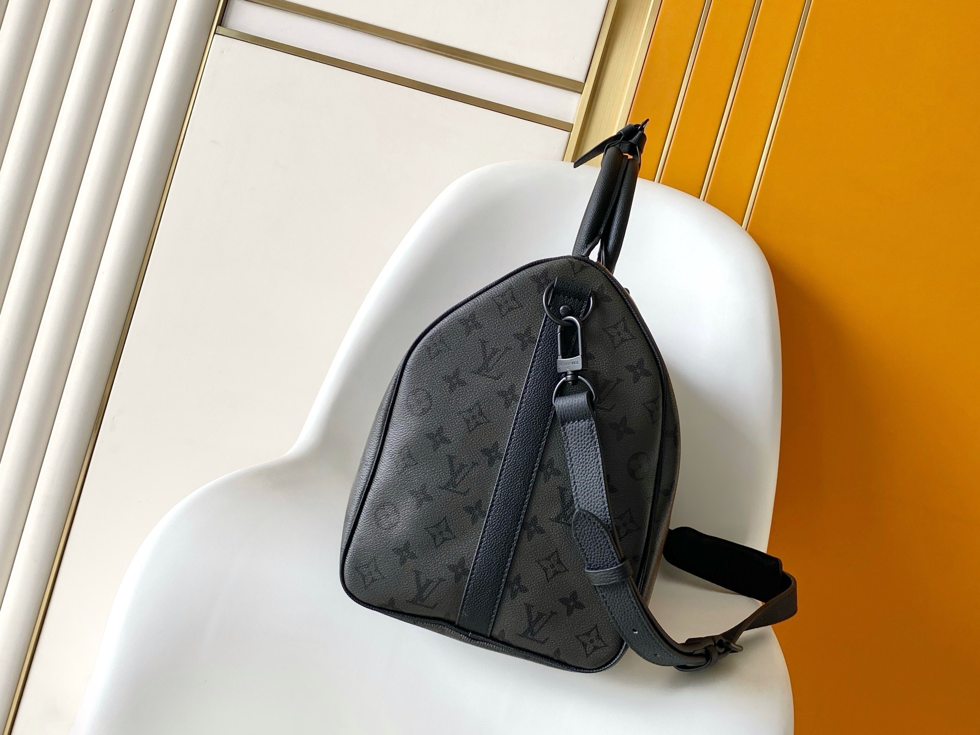LV Travelling bag M28403 45X27X20CM