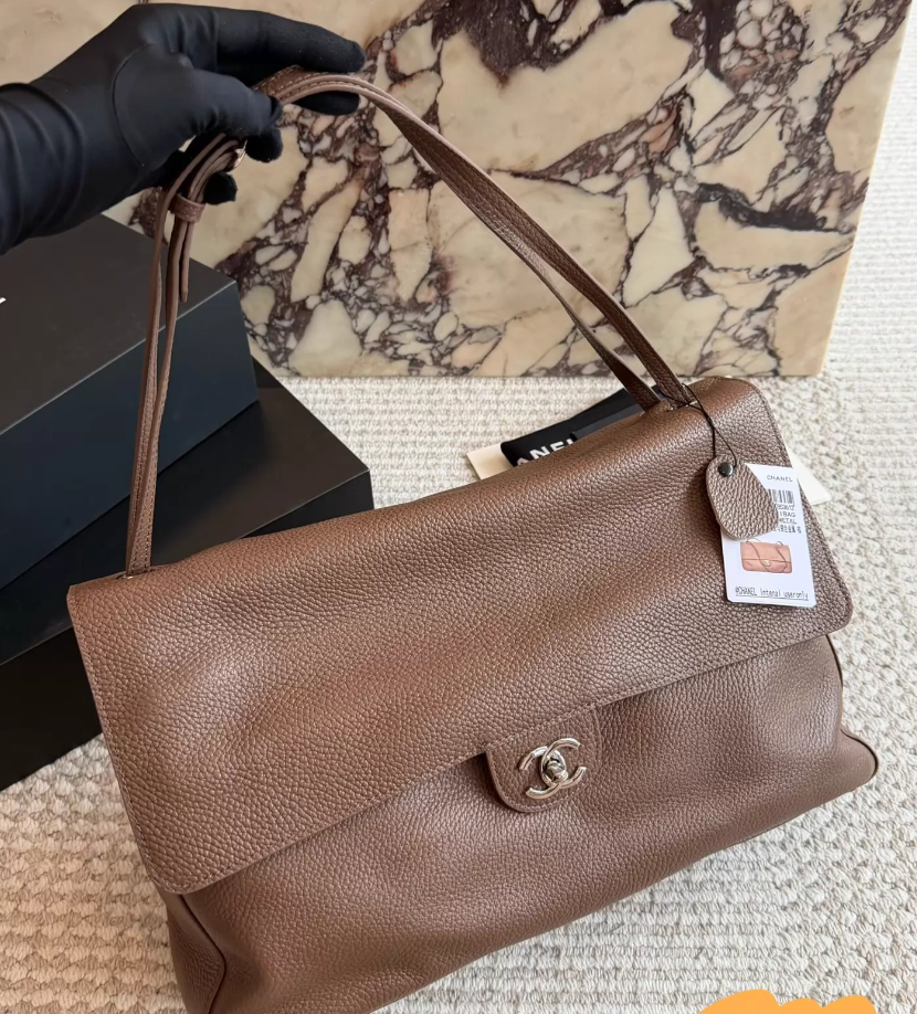 CHANEL SPRING SUMMER 2026 MAXI FLAPBAG Grained Calfskin & Silver Metal Light Brown