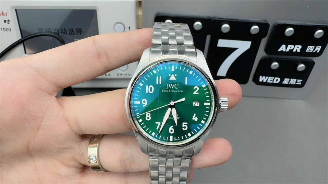 V7 IWC Mark XX Green Dial – Premium Replica Pilot Watch with High-Grade Craftsmanship