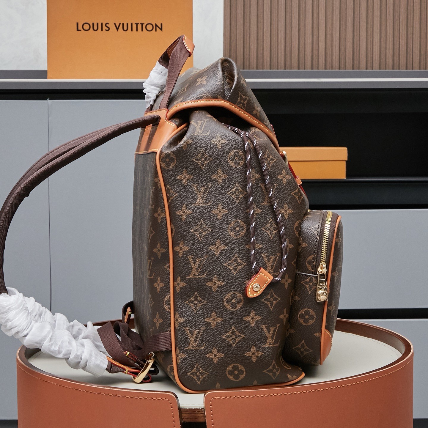 LV Montsouris Cargo Backpack M14015 Size：40x17x34cm