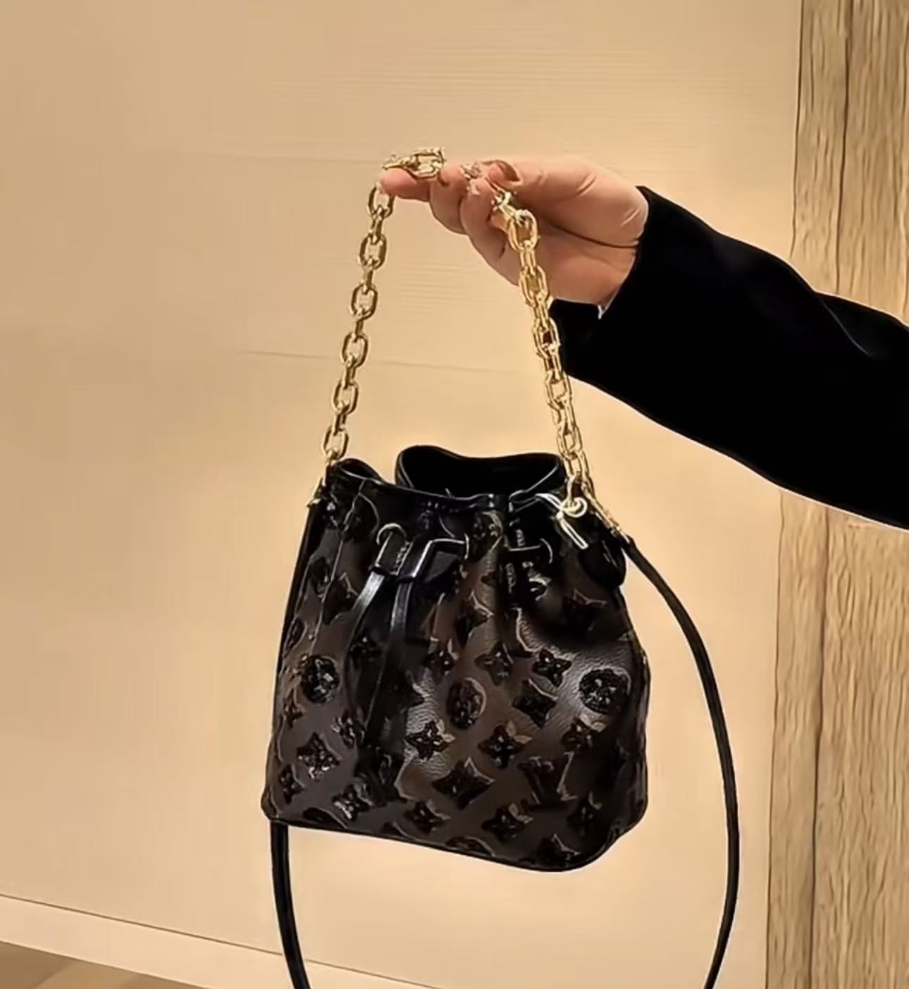 LV NOÉ BB M26284 22x17.5x13cm