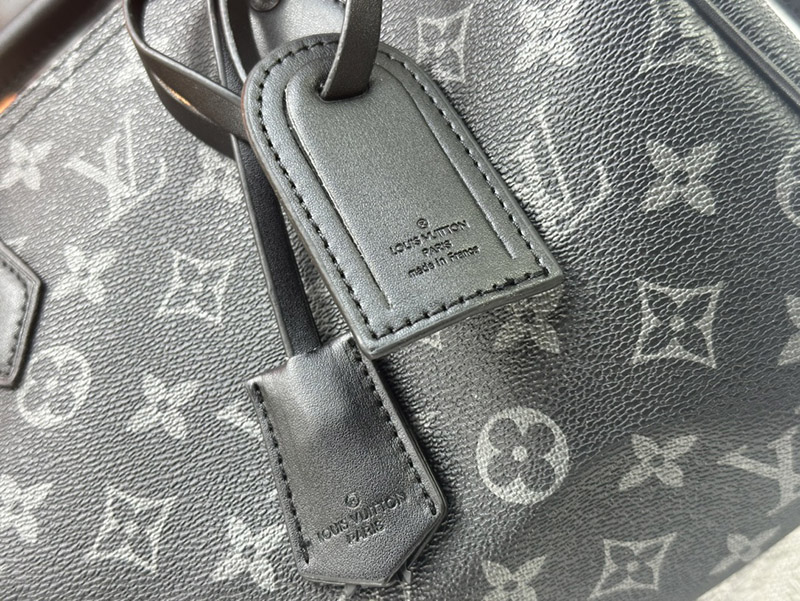 Small: 9.8″x5.9″x5.9″ Medium: 11.8″x9.8″x7.9″ Big: 17.7″x10.2″x9.1″ Black Leather Handbag with small pocket Adjustable Strap BB-921465