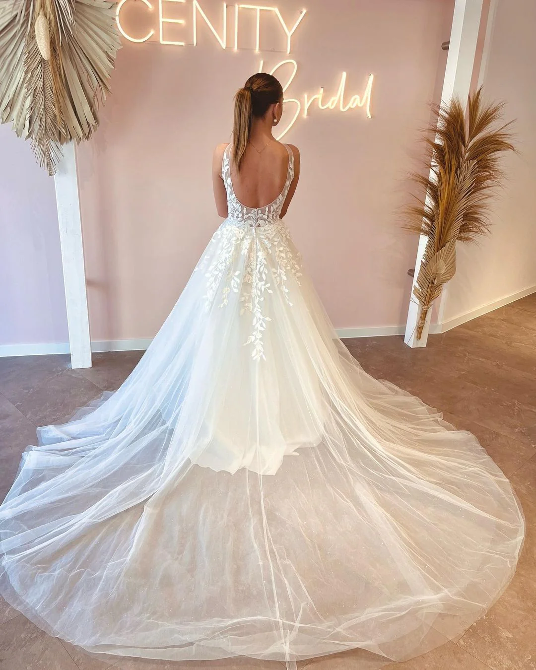 Elegant A Line V Neck Tulle Wedding Dress with Appliques