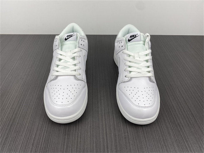 NK Dunk Low Triple White DD1503-109