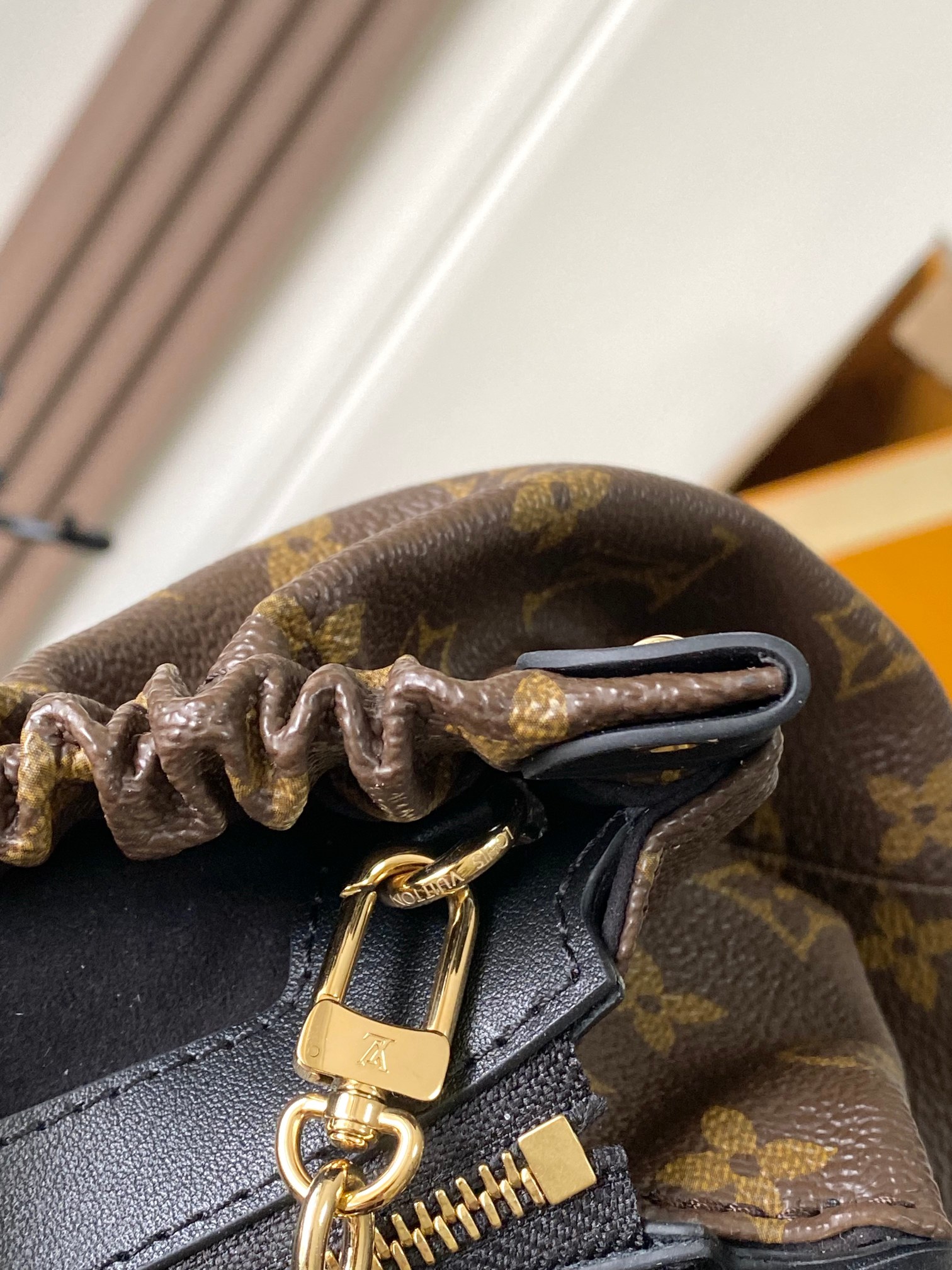 LOUIS VUITTON M27819 Pochette Sling PM