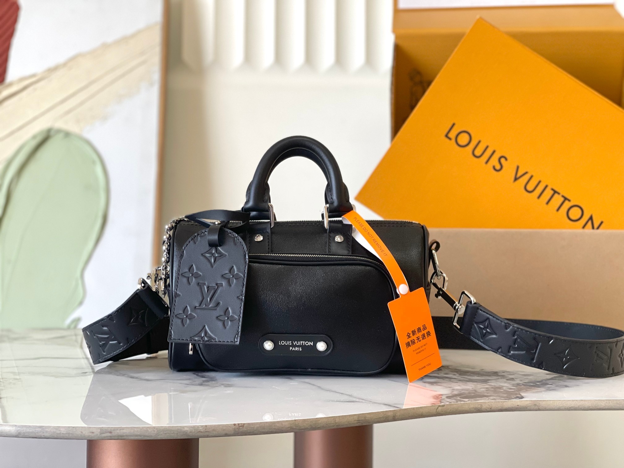 LV Shoulder bag M13988 Size：25x15x11cm