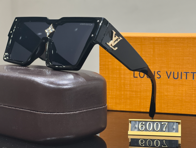 G08：Louis Vuitton Shield Sunglasses