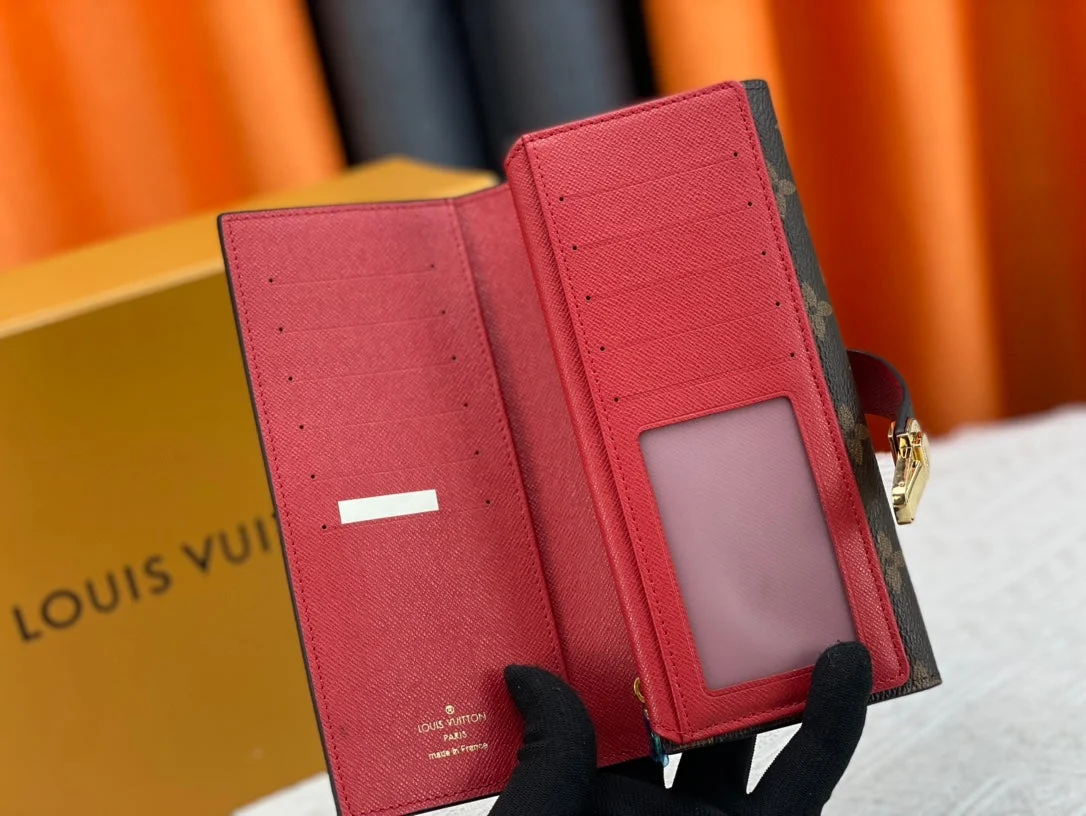 [Louis Vuitton] Curieuse Long Wallet: Multifunctional and sophisticated, for the modern woman.