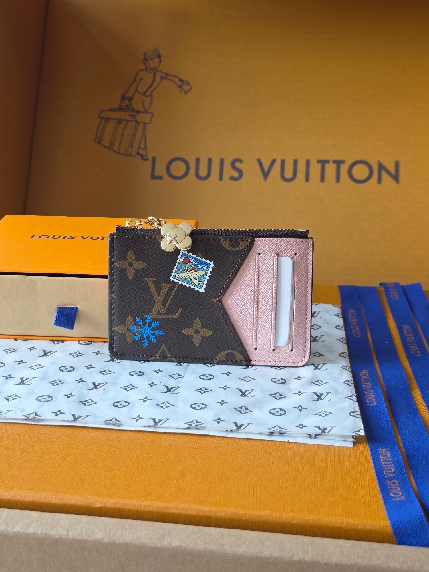 LV CARD HOLDER