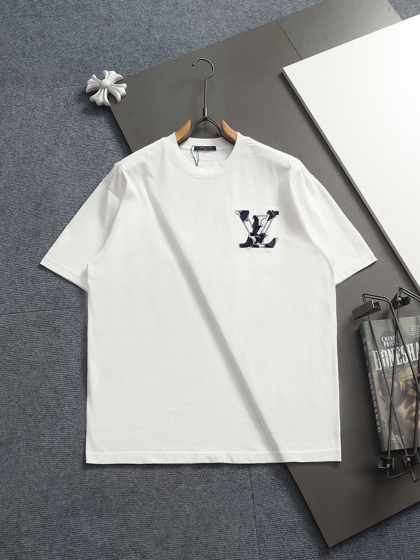 LV T-shirt（Multiple colors）
