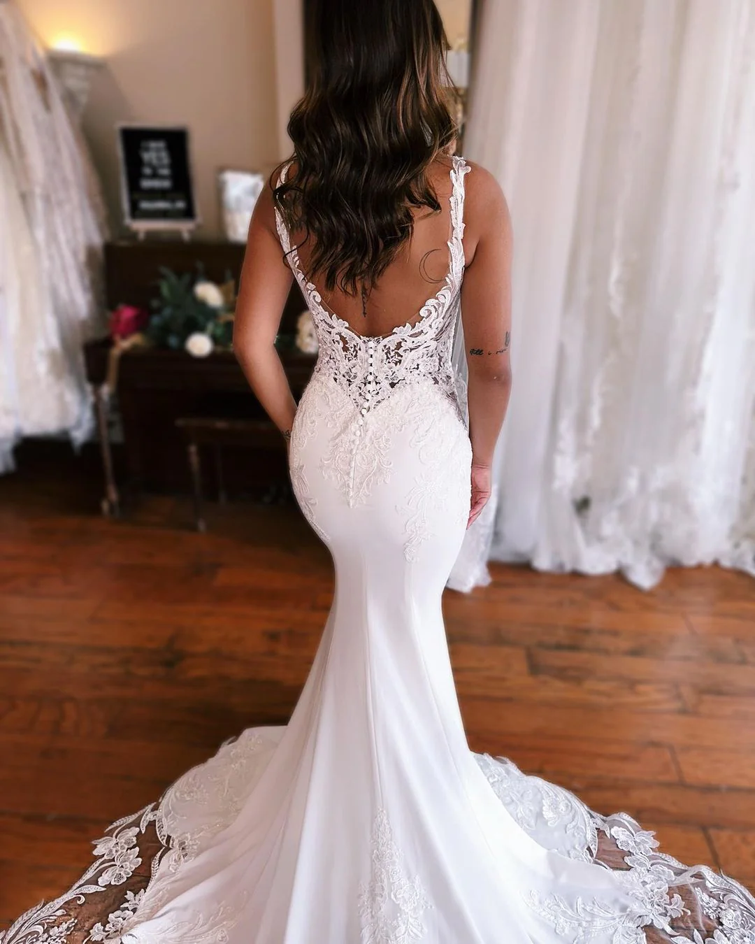 Elegant Mermaid V Neck Satin Wedding Dress with Appliques