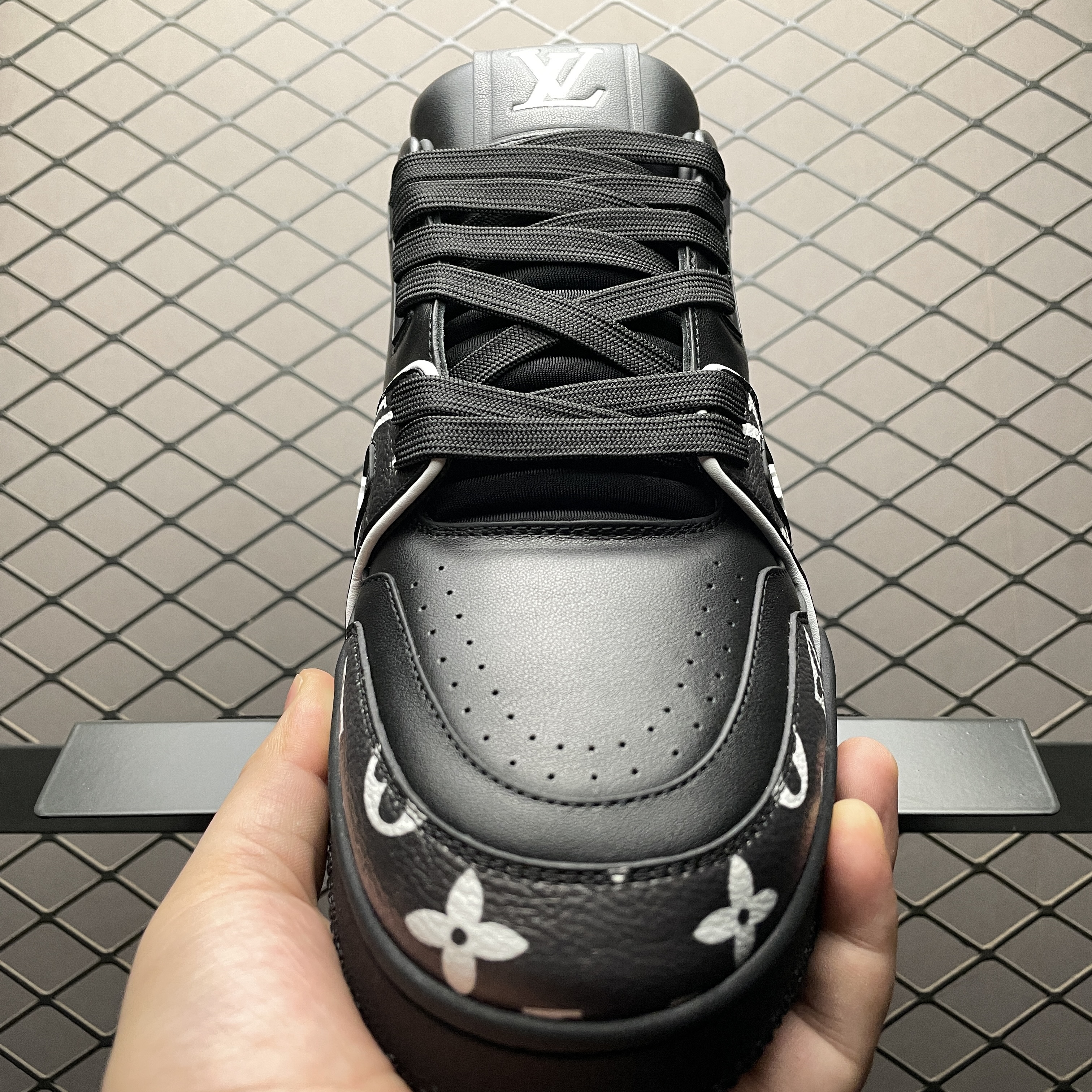 LV TRAINER