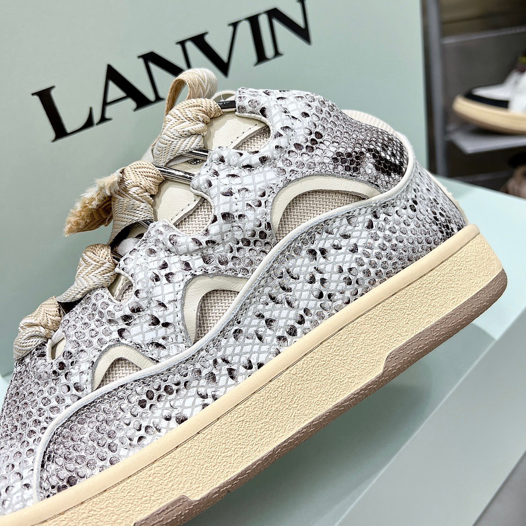 LAN Leather Curb 7