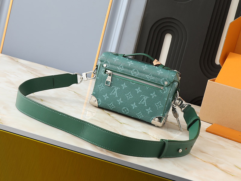 7.5″x5.9″x2.8″ Leather magnetic snap Hand bag With Adjustable Strap BB-921436