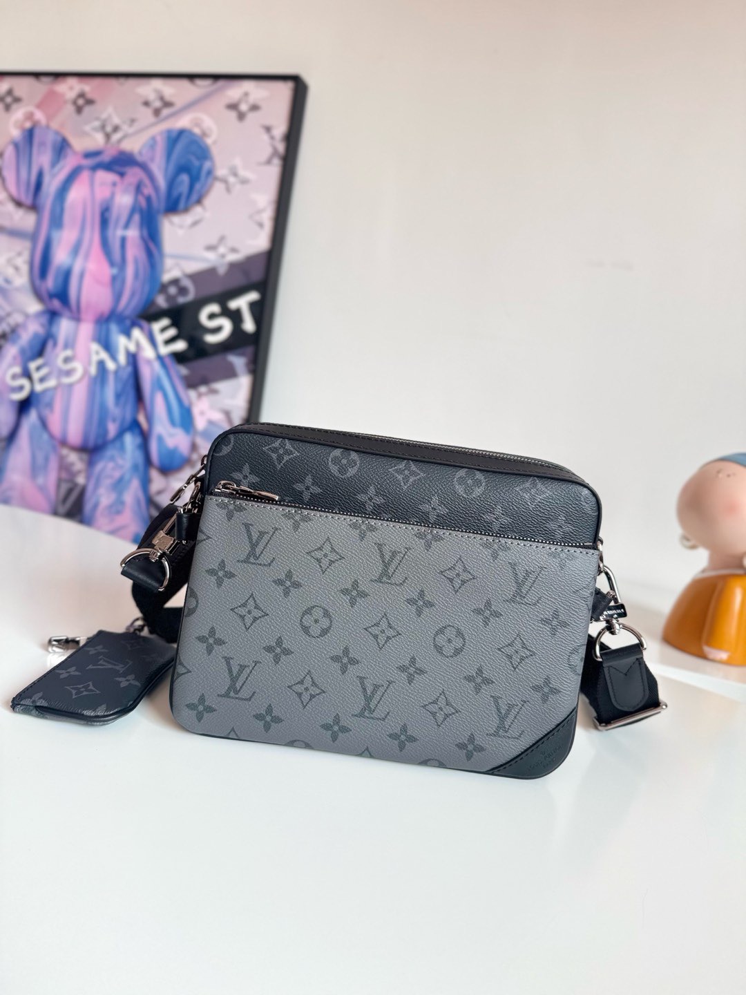 LV Monogram Eclipse M69443 Size: 25X18.5X7cm