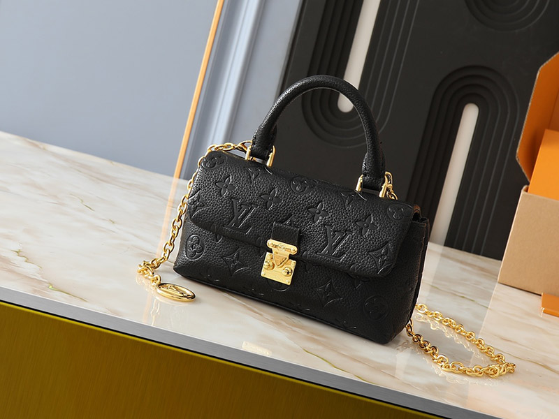 Black Genuine leather Size 4.9″x2.4″x8.3″ Handbag with Chains BB-921583