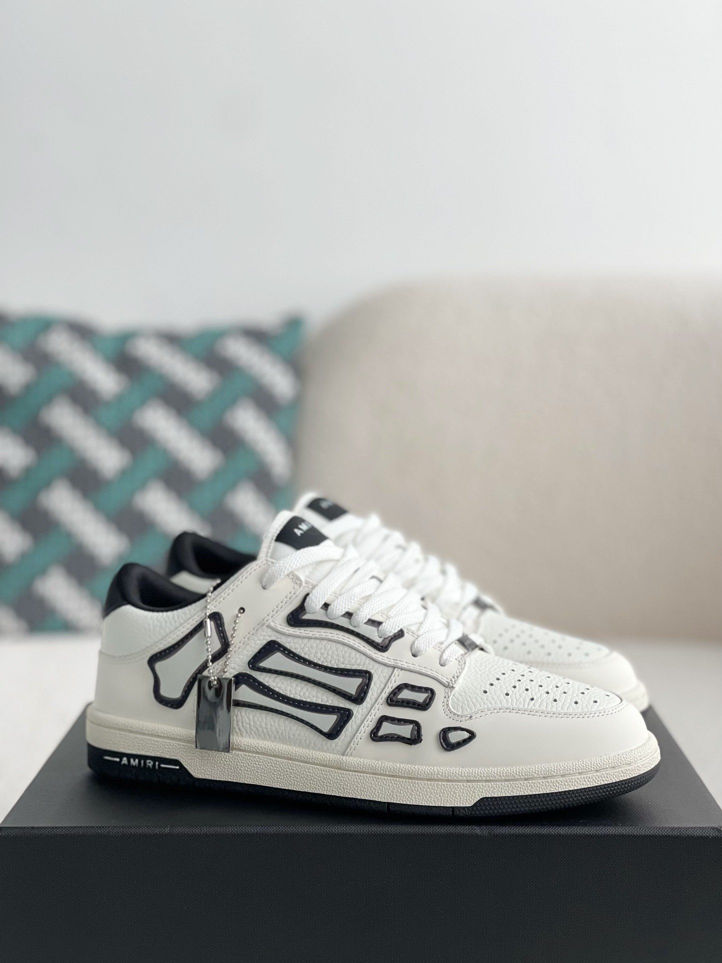 AMRI Bone Sneakers