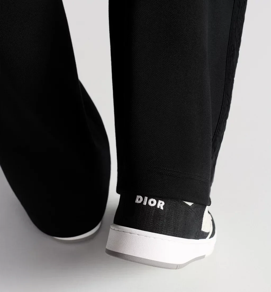DR B27 Uptown Low-Top Sneaker