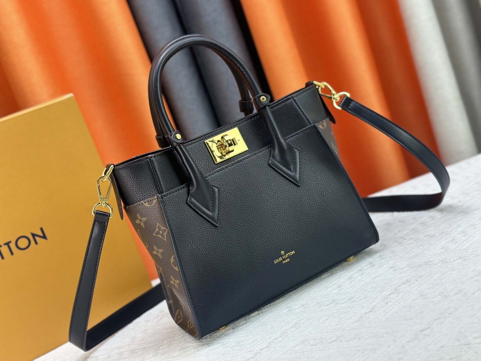 LV On My Side M57728 25x20x12cm