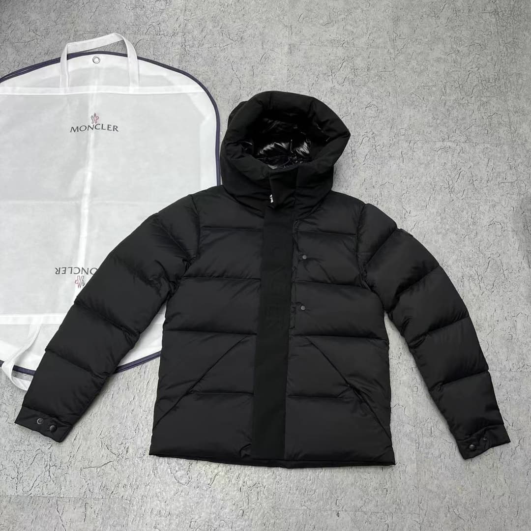 [Moncler] Autumn/Winter New Arrival ☆ Men's MADEIRA Hooded Short Down Jacket (3 Colors)